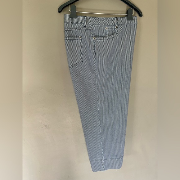 Chico’s Women’s Size 3 Stretch Denim Capri Pants, White/Blue Striped - Picture 3 of 7